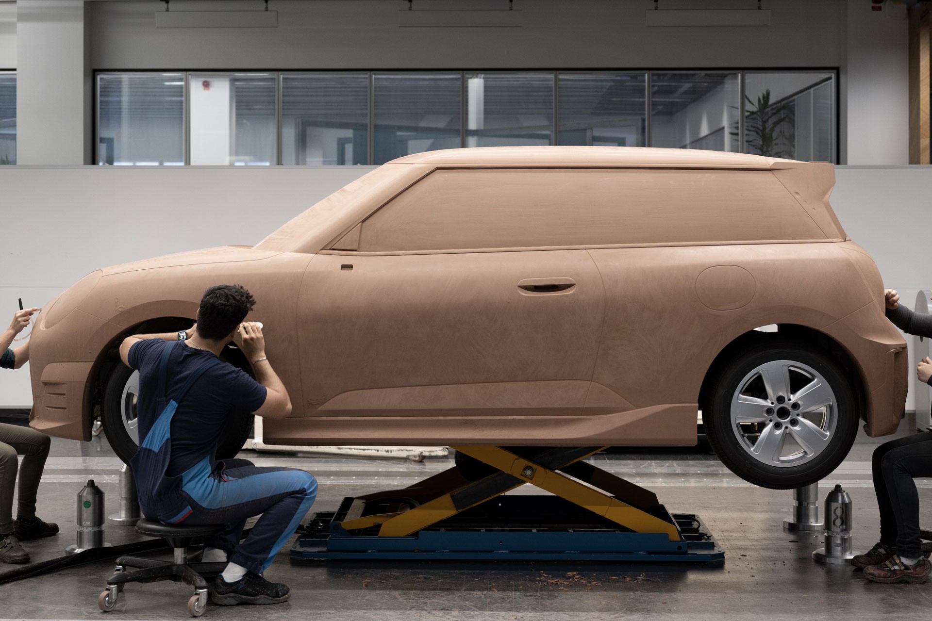 Electromobilitate MINI - design - performanţe îmbunătăţite - 01